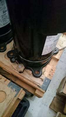 মাল্টি লাইন হিটাচি হাইসেন্স কম্প্রেসার ৫০০ডিএইচএম-৮০ডি১ প্রযোজ্য হাসপাতাল ফ্যাক্টরি স্কুল সেন্ট্রাল এয়ার কন্ডিশনিং