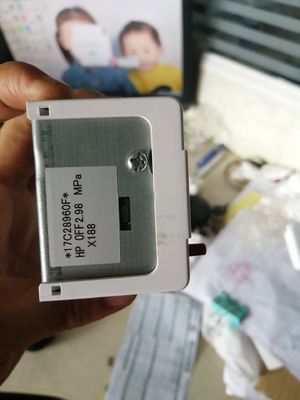 হিটাচি স্ক্রু টাইপ চিলার আনুষাঙ্গিক উচ্চ চাপ সুইচ G7D06955F