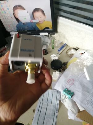 হিটাচি স্ক্রু টাইপ চিলার আনুষাঙ্গিক উচ্চ চাপ সুইচ G7D06955F